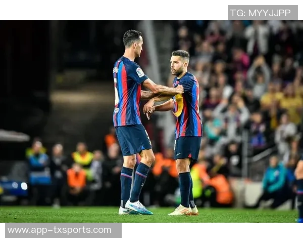 罗贝托与阿尔巴合影留念感慨岁月流逝祝福未来一切顺利