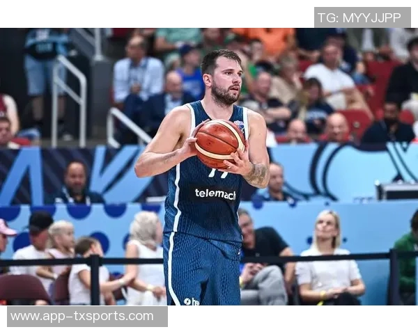 艾顿谈与东契奇合作心得强调内线施压需耐心与快速移动