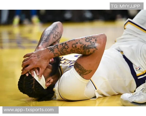 独行侠训练照曝光浓眉佩戴护目镜克莱弗与拉格齐齐亮相展现状态