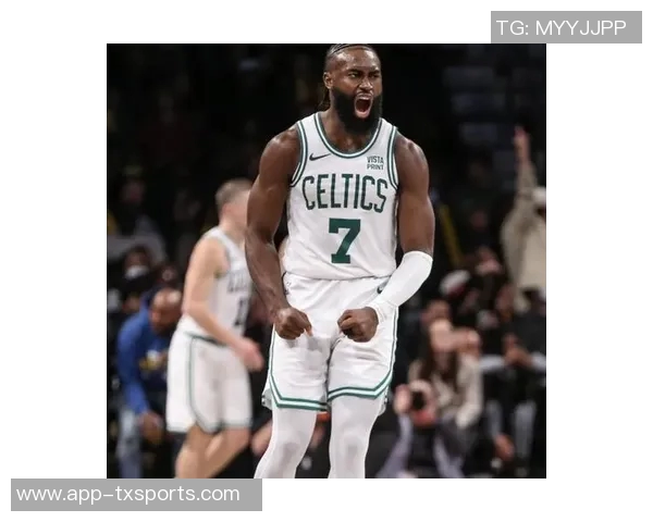 杰伦布朗全能表现15投6中斩获25分8篮板7助攻罚球命中率高达92